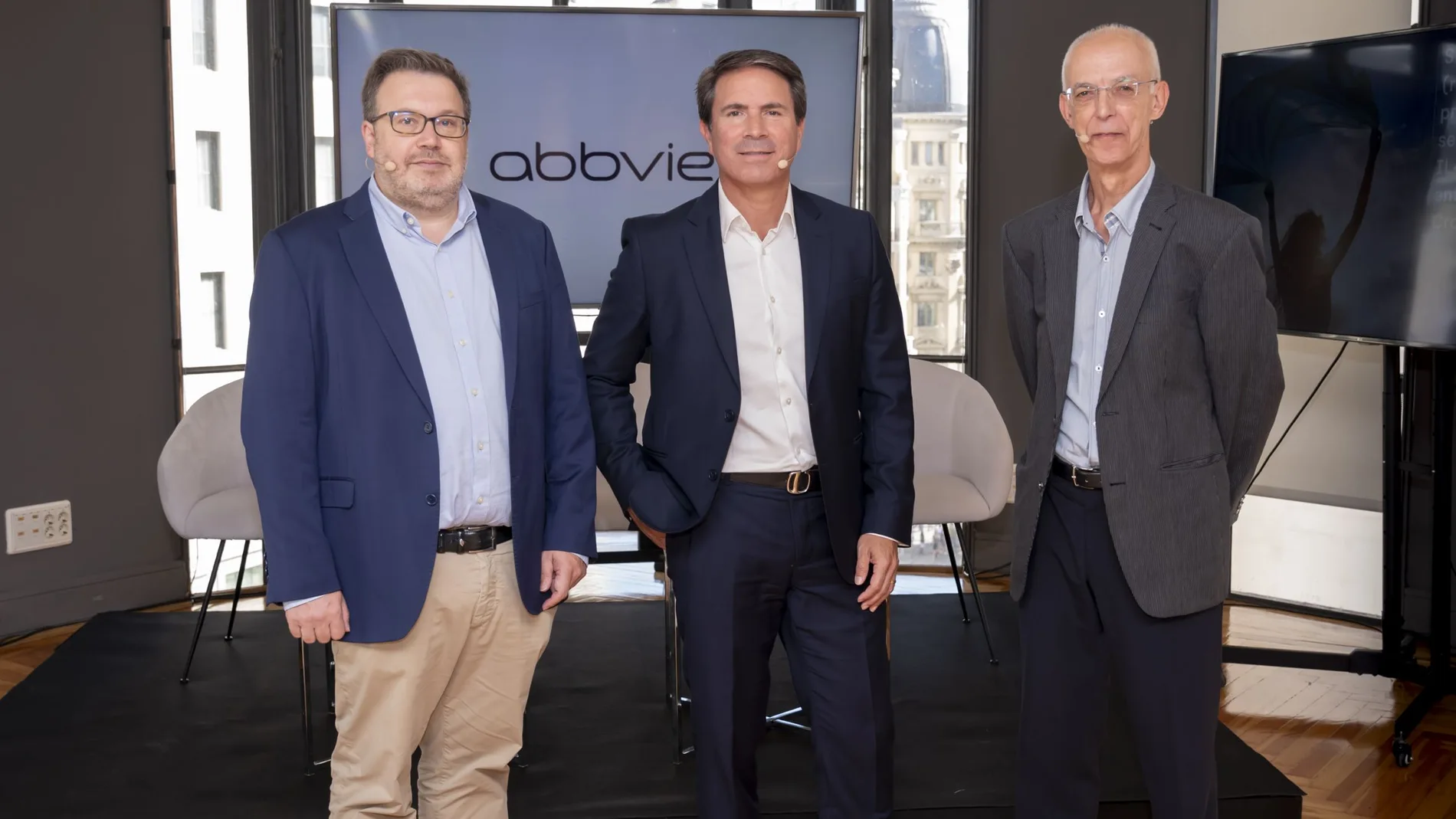 El doctor Manuel Barreiro, Felipe Pastrana y el doctor Julián Panés, durante la presentación del primer inhibidor selectivo contra la enfermedad de Crohn