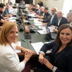 La delegada del Gobierno, Pilar Bernabé, y la alcaldesa de Valencia, María José Catalá, durante la Junta de Seguridad