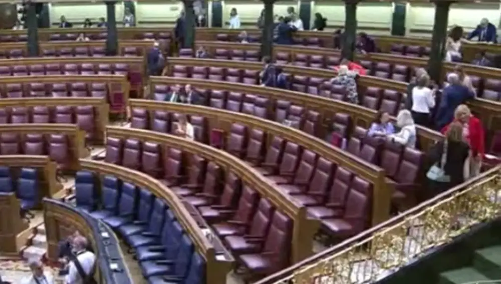 Los diputados comienzan a llegar al Congreso, en la segunda jornada del debate de investidura