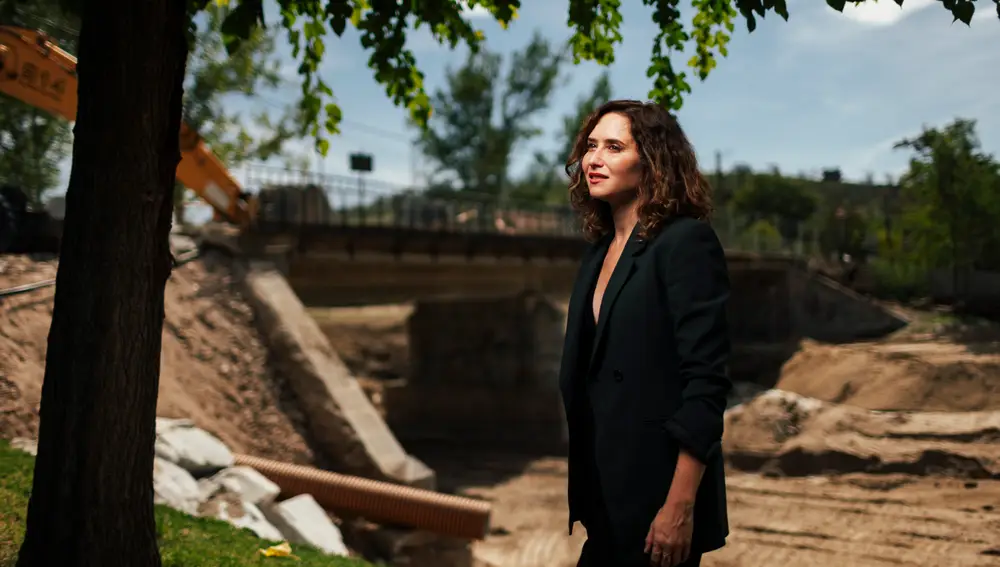 Isabel Díaz Ayuso durante su visita a las obras para paliar los efectos de la Dana en Villamanta @Gonzalo Pére