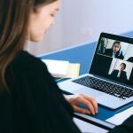 Duet AI podrá tomar notas, enviar resúmenes de las reuniones y también subtitular hasta en 18 idiomas de manera automática.