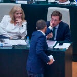 Expulsado del pleno un concejal del PSOE tras dar a Almeida varias palmadas en la cara