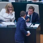 Momento en el que el concejal le da dos palmadas en la cara a Almeida