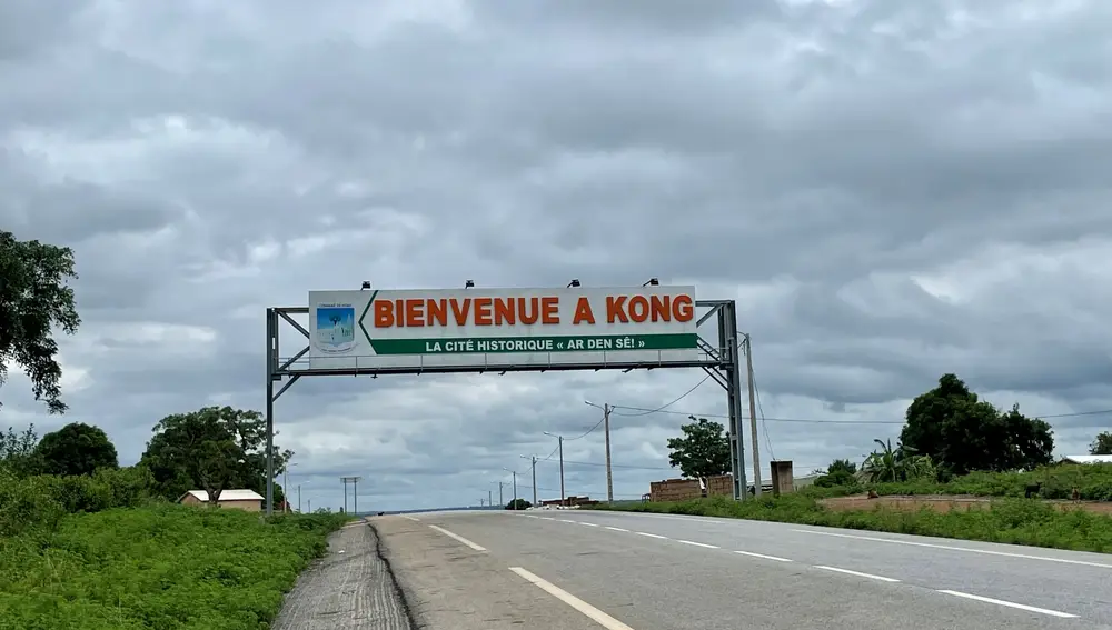 Entrada de la ciudad de Kong en la actualidad