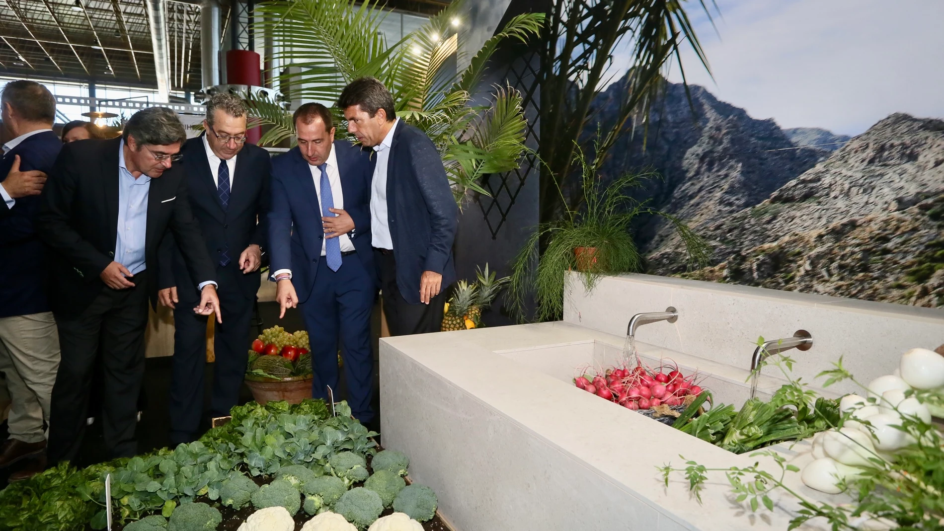 Carlos Mazón y Toni Pérez han recorrido hoy los pabellones de Alicante Gastronómica.