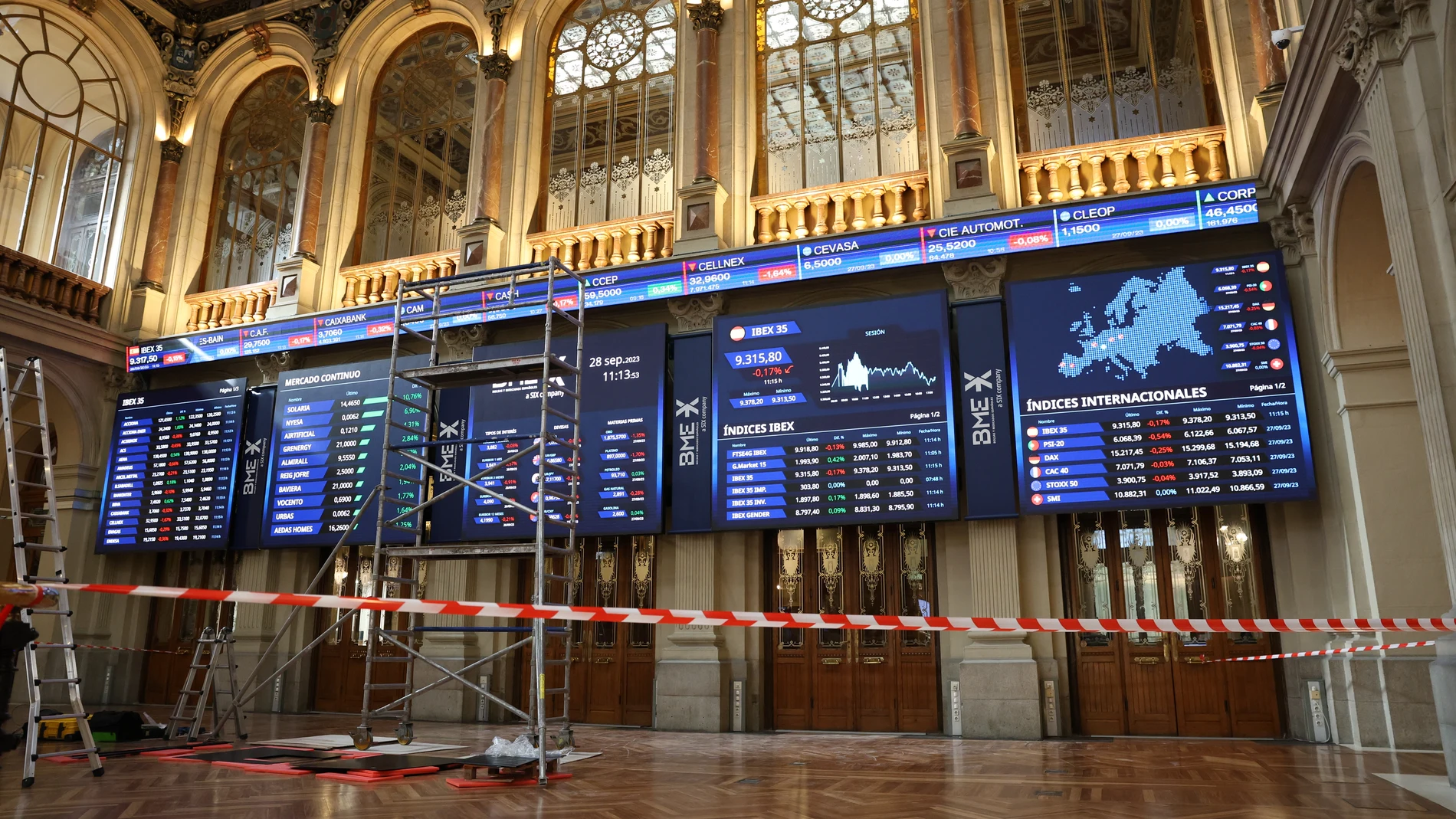 Economía/Bolsa.- El Ibex 35 sube el 0,6% en la media sesión y enfila los 9.500 puntos tras caer el IPC de la eurozona