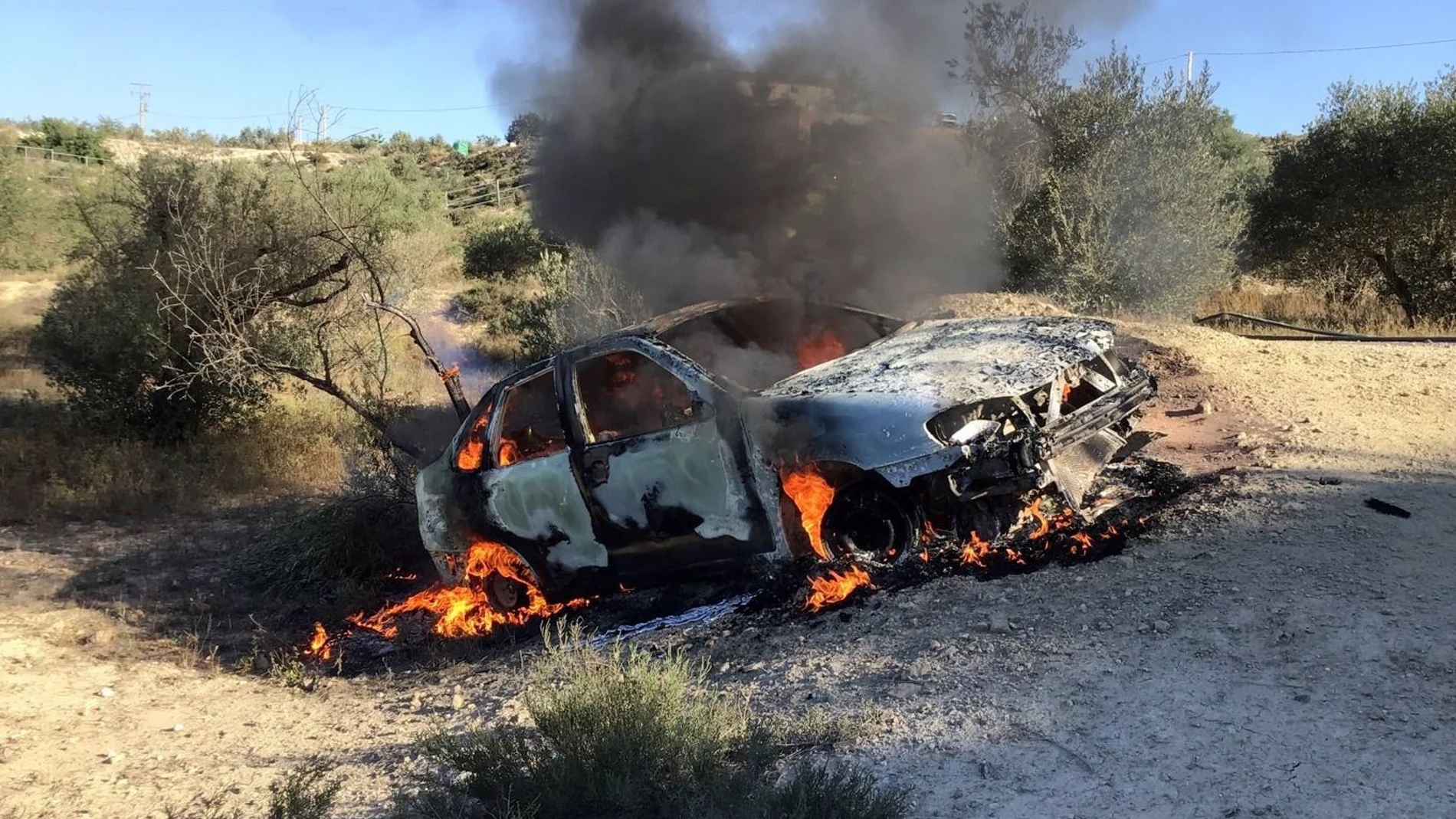 Vehículo incendiado en Albox (Almería)