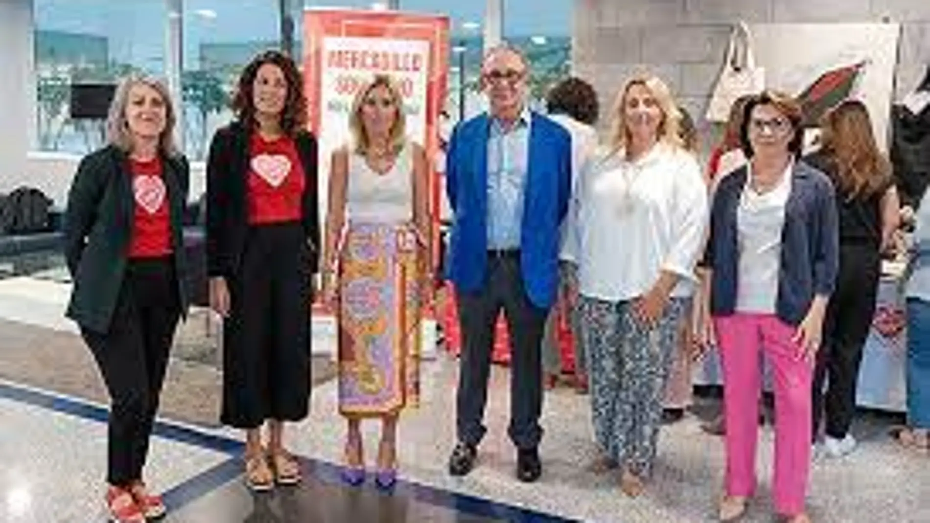 La alcaldesa de Alcobendas inaugura el mercadillo solidario de Cardiva