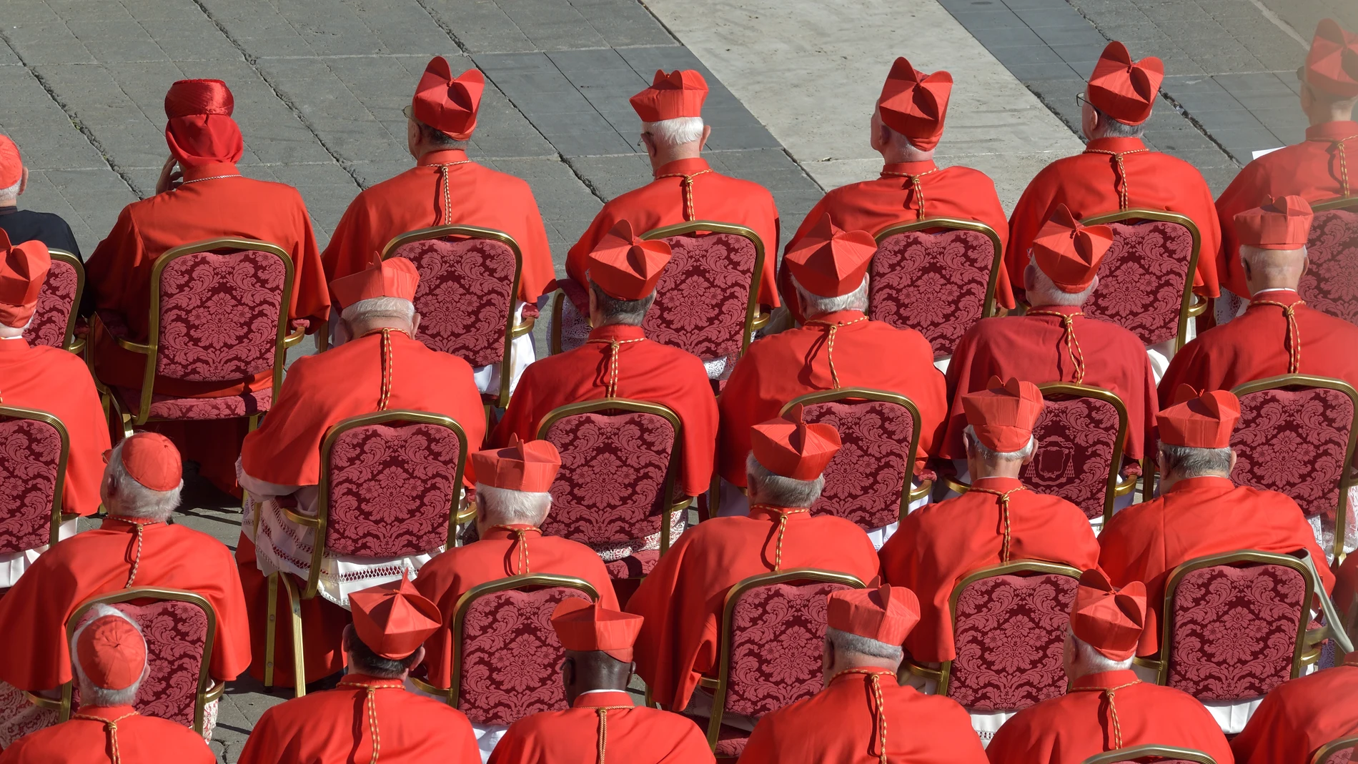 Acto de nombramiento de cardenales en la basílica vaticana de San Pedro, a 30 de septiembre de 2023, en Roma, (Italia). El Papa Francisco celebra un consistorio en el que crea a 21 nuevos cardenales, entre ellos, tres españoles: el arzobispo de Madrid, José Cobo, el rector mayor de los Salesianos, Ángel Fernández Artime, y el obispo de Ajaccio (Córcega), Francisco Javier Bustillo, nacido en Navarra pero vinculado a la Iglesia francesa. Atendiendo a España, con las nuevas incorporaciones, el ...