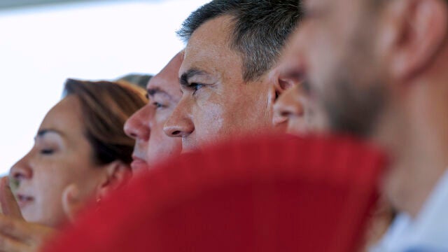 Pedro Sánchez participa en un acto del PSOE en la Rinconada