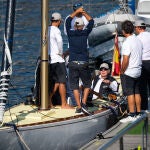 El Rey Juan Carlos y la Infanta Elena disfrutan del tercer día de regatas en Sanxenxo