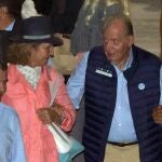 El Rey Juan Carlos I y la Infanta Elena disfrutan de una cena en alta mar