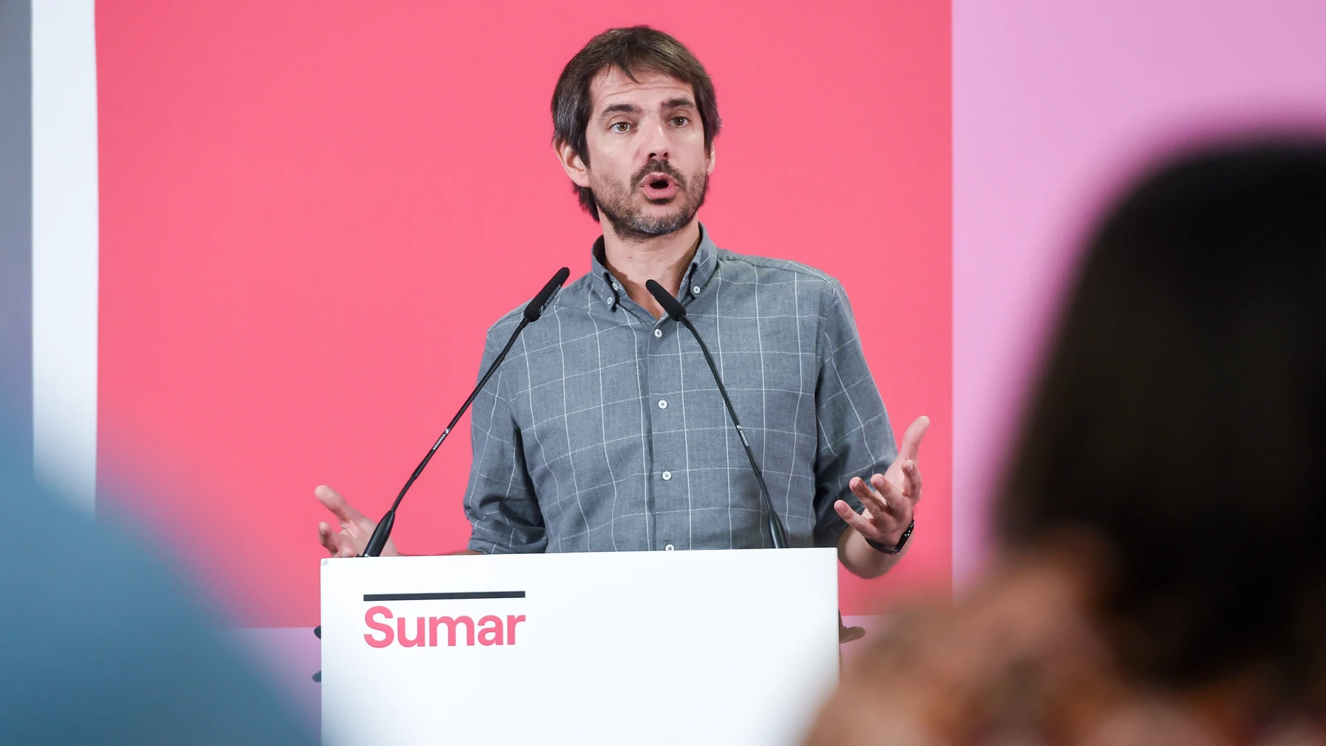 El portavoz de Sumar, Ernest Urtasun, ofrece una rueda de prensa, en el Espacio Rastro, a 2 de octubre de 2023, en Madrid (España). Durante la rueda de prensa, Urtasun ha abordado cuestiones de actualidad política. 02 OCTUBRE 2023;MADRID;ERNEST URTASUN;RUEDA DE PRENSA Gustavo Valiente / Europa Press 02/10/2023