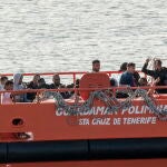 Siete desaparecidos al hundirse una zódiac en 12 horas frenéticas de rescates en Lanzarote