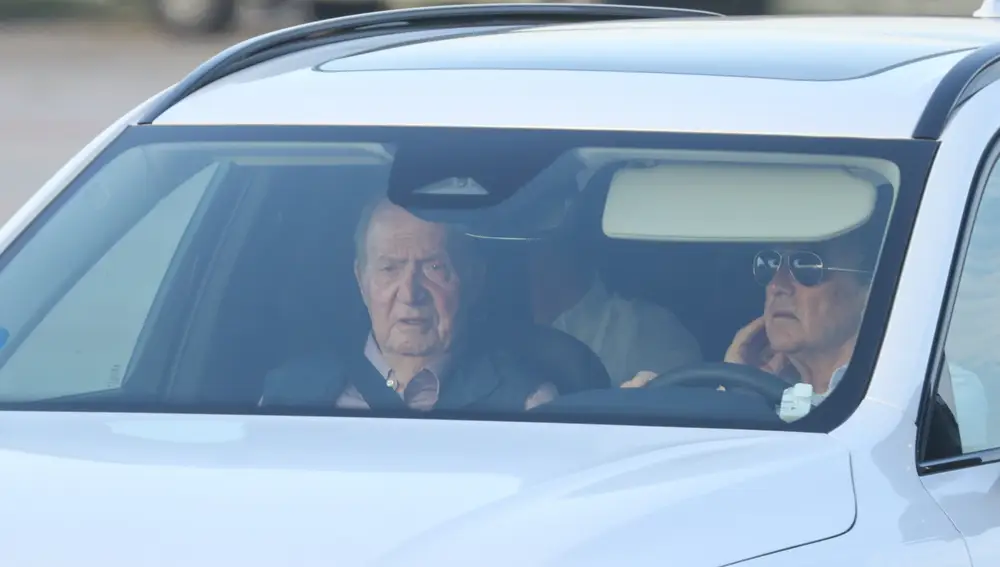Don Juan Carlos junto a Pedro Campos en Sanxenxo