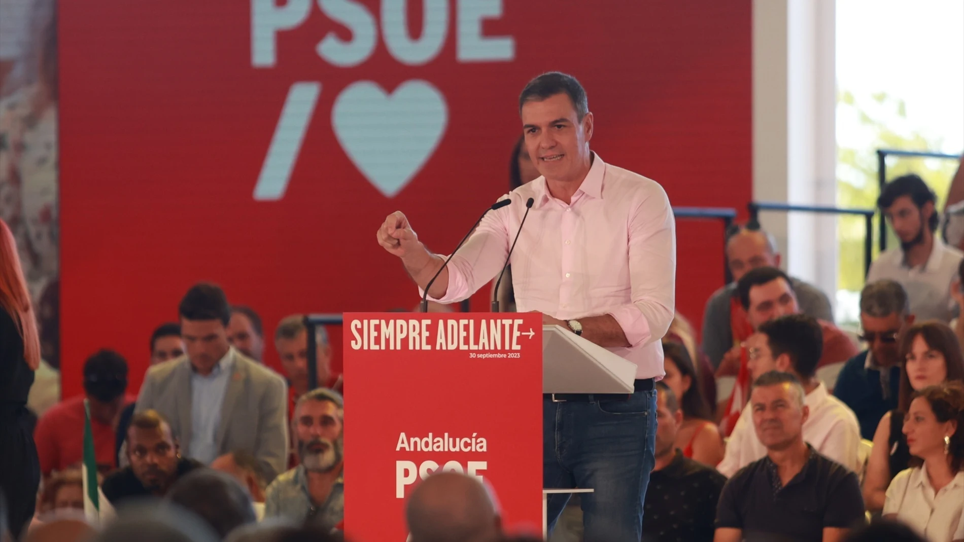 El descontento de los andaluces con el Gobierno de España se duplica en tres meses