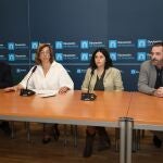 La presidenta de la Diputación, Ángeles Armisén; acompañada del diputado del área de Servicios Sociales, Juan Antonio Obispo(I); y de la diputada de Mujer e Igualdad, Patricia Pérez (2D) presenta el programa de animación sociocomunitaria de la institución provincial para el último trimestre del año