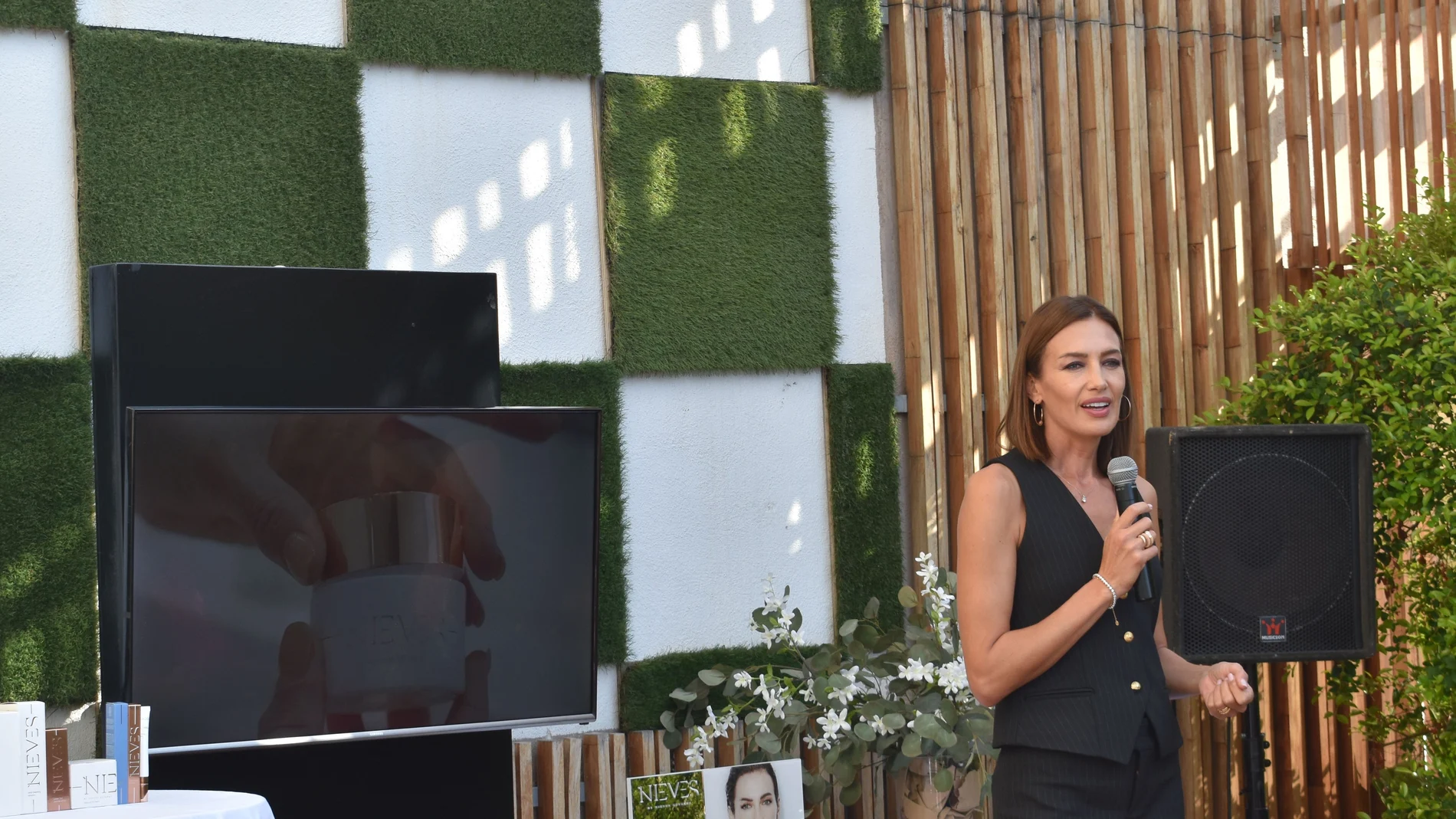 Nieves Álvarez revela sus secretos de belleza en Valencia