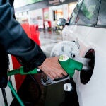Energía.- Arabia Saudí y Rusia ratifican su compromiso para reducir la oferta de petróleo hasta final de año