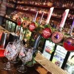 Economía.- Cruzcampo llega a más de 5.000 bares de Reino Unido y anuncia su lanzamiento en el canal de alimentación