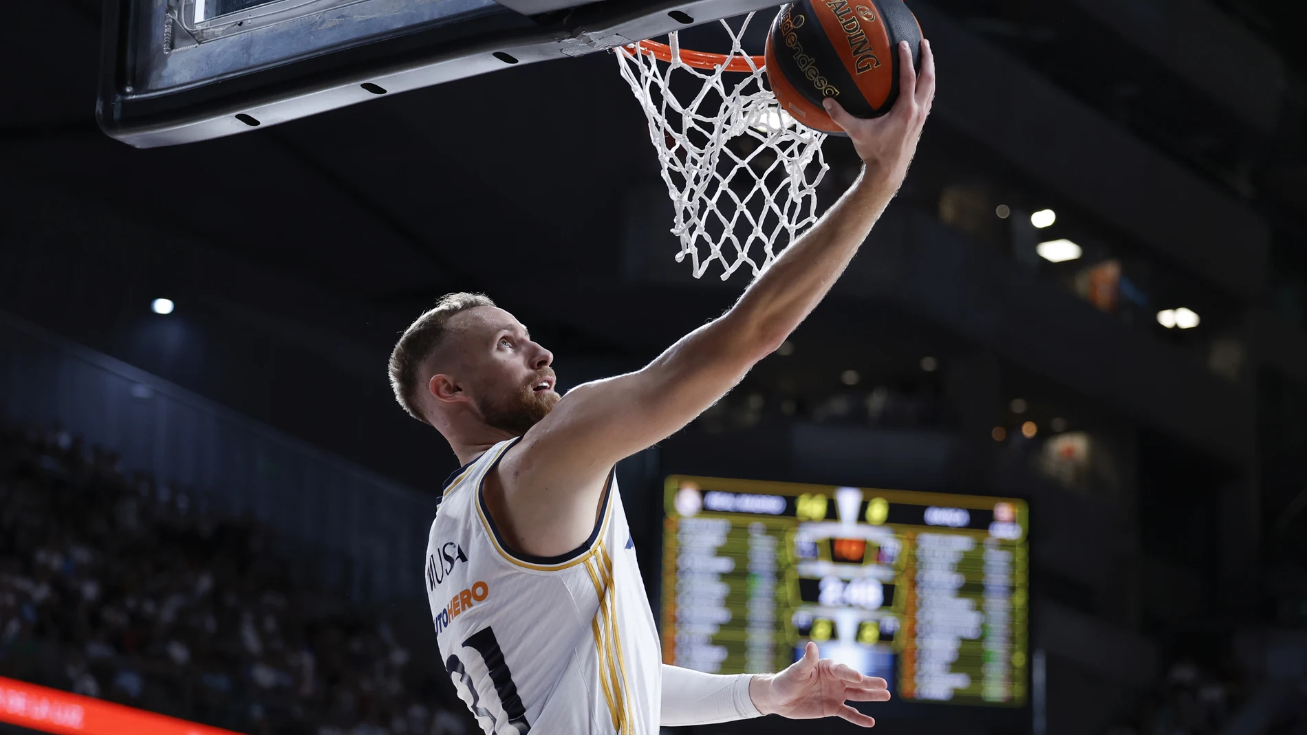 Dzanan Musa se dispone a anotar a aro pasado