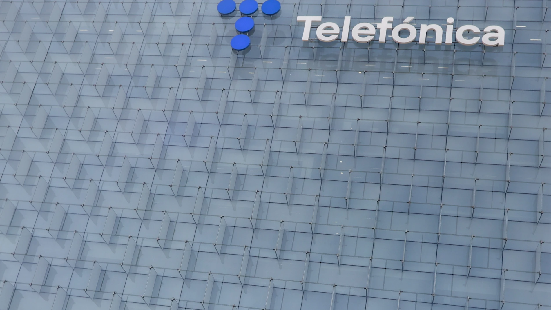 Economía.- El Gobierno sigue sin noticias de STC un mes después de irrumpir en el accionariado de Telefónica