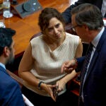 Ayuso usa su mayoría absoluta para que la Asamblea se pronuncie en contra de la amnistía