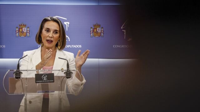 La portavoz del PP en el Congreso, Cuca Gamarra durante la rueda de prensa ofrecida este jueves en la Cámara Baja. 