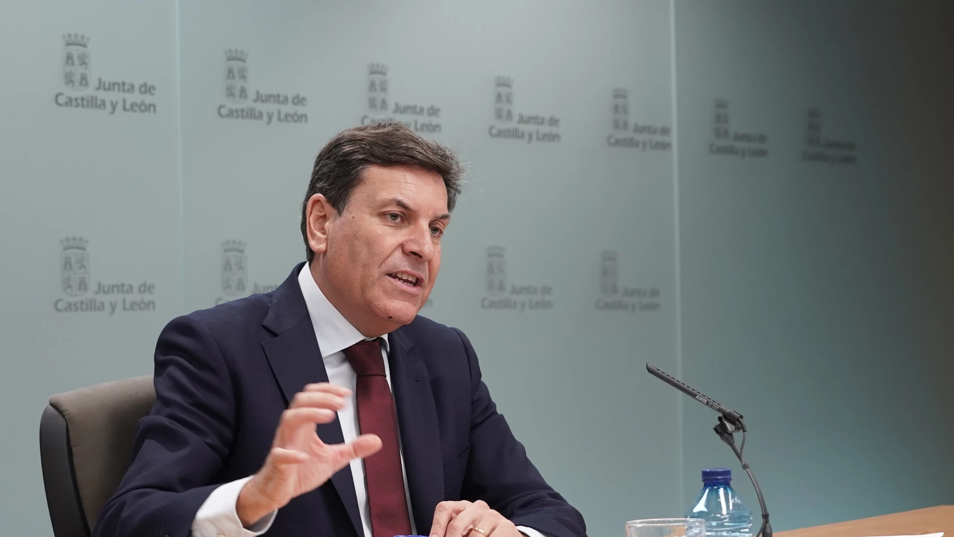 El consejero de Economía y Hacienda, Carlos Fernández Carriedo, valora el acuerdo