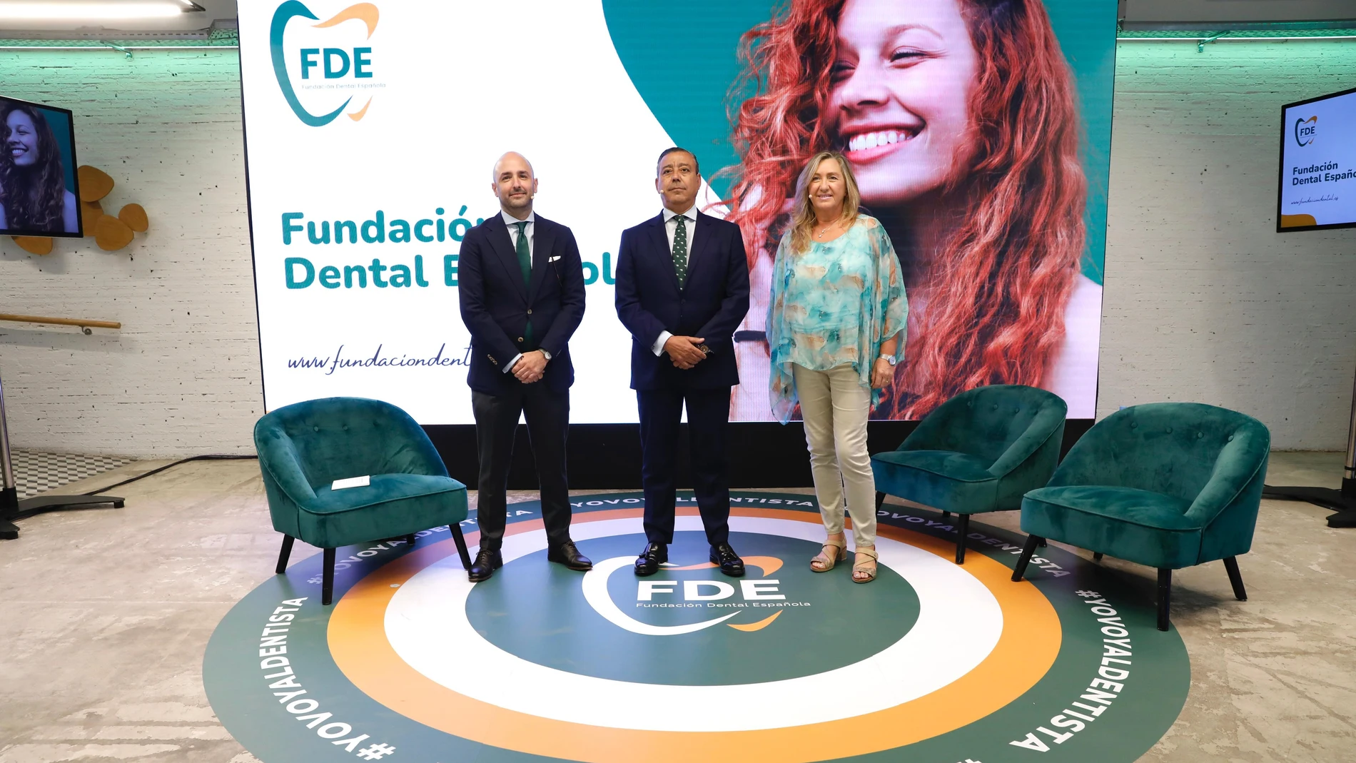 Antonio Serrano con los doctores Óscar Castro Reino y Agurtzane Meruelo Conde