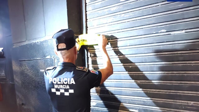 Murcia ordena el cese y precinta cuatro discotecas y salas de fiesta sin licencia