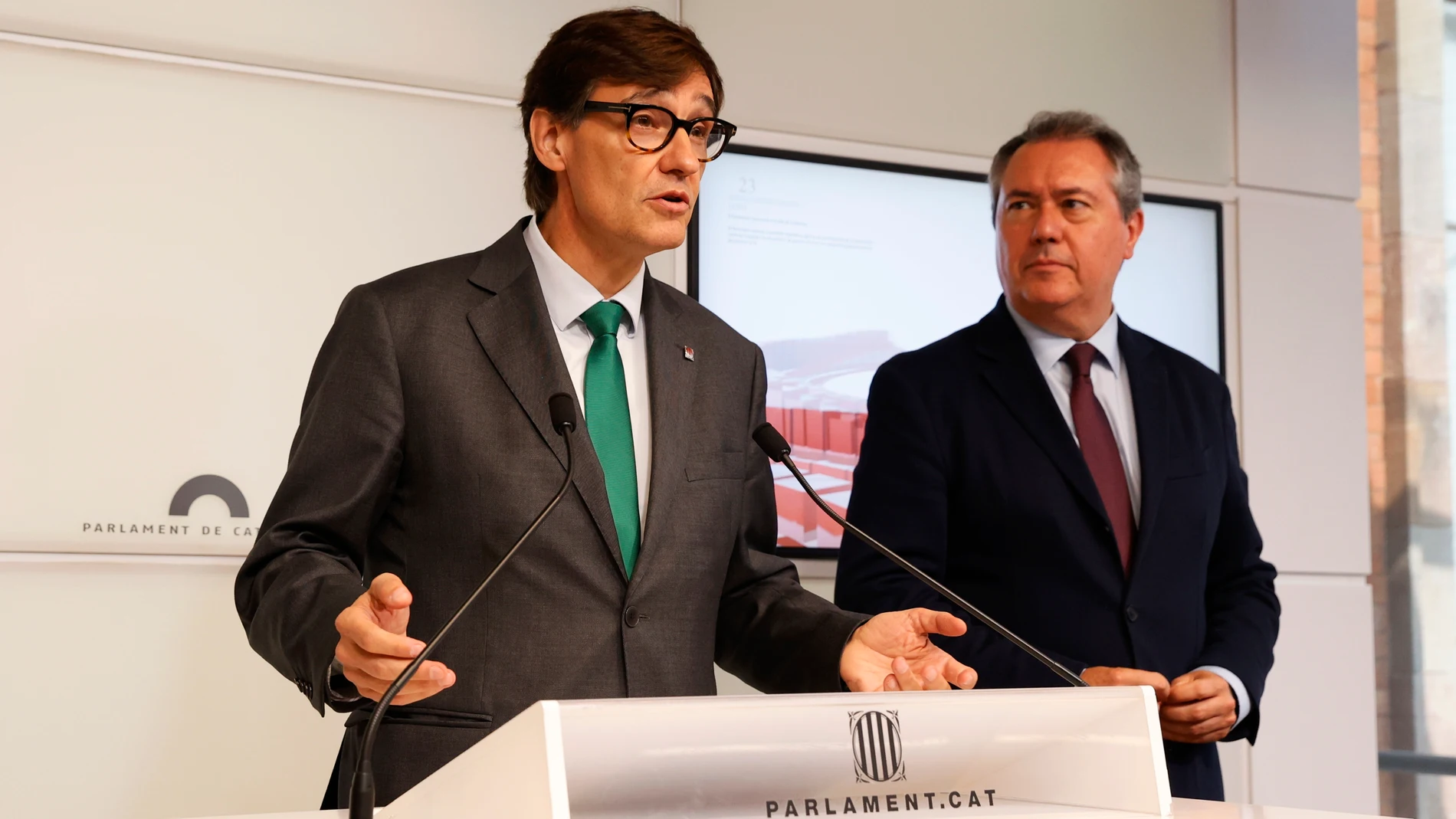 El primer secretario del PSC, Salvador Illa, ofrece una rueda de prensa junto al secretario general del PSOE-A, Juan Espadas, en Barcelona.PSOE-A06/10/2023