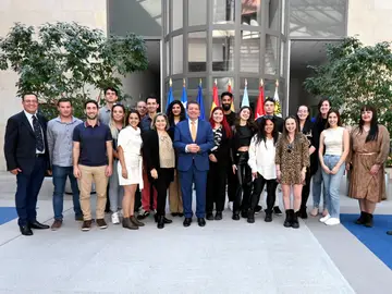 El consejero de la Presidencia, Luis Miguel González Gago, recibe a los jóvenes responsables de las casas regionales de Castilla y León El consejero de la Presidencia, Luis Miguel González Gago, recibe a los jóvenes responsables de las casas regionales de Castilla y León