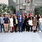 El consejero de la Presidencia, Luis Miguel Gonz&aacute;lez Gago, recibe a los j&oacute;venes responsables de las casas regionales de Castilla y Le&oacute;n