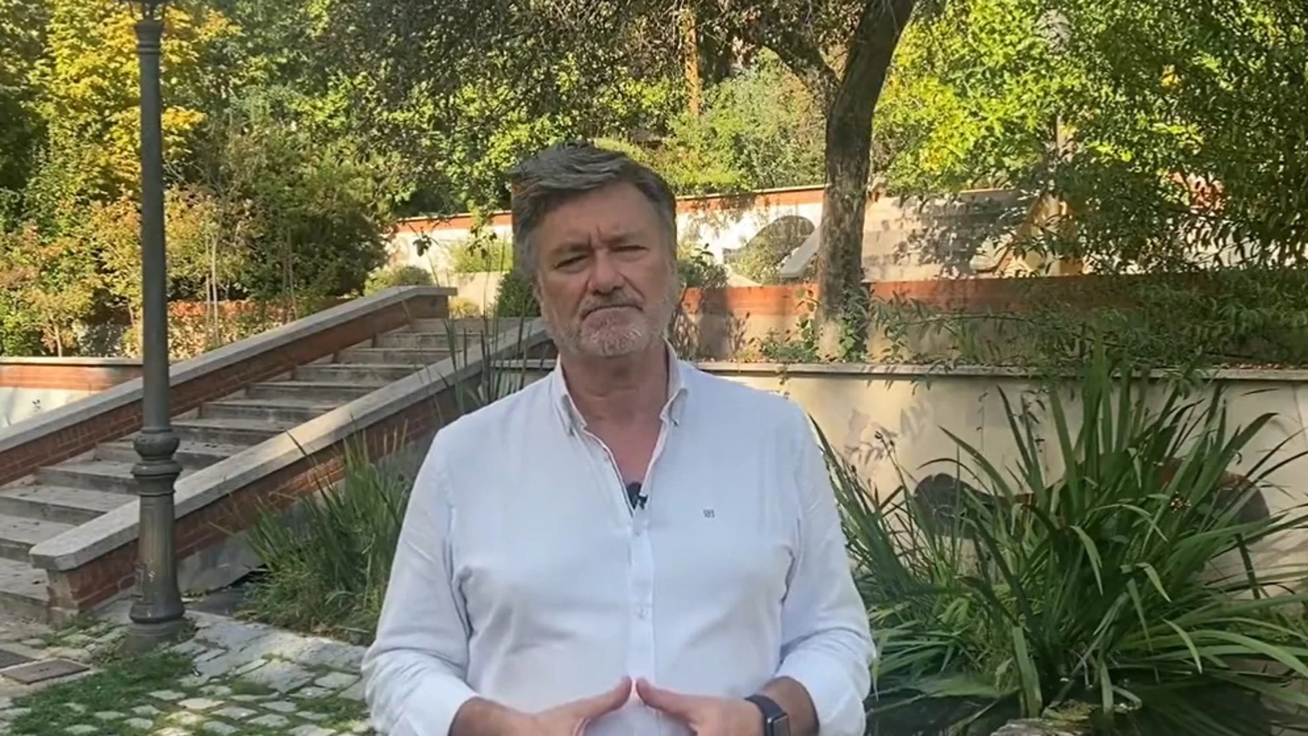 Vázquez denuncia la "indecencia" del PSOE por "favorecer" a quienes atentan contra España