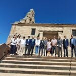 El director general de Patrimonio de la Junta de Castilla y León, Juan Carlos Prieto Vielba, y el presidente de la Fundación Iberdrola España, Fernando García Sánchez, entre otros, visitan la iglesia de Santo Tomás en la localidad salmantina de Forfoleda 