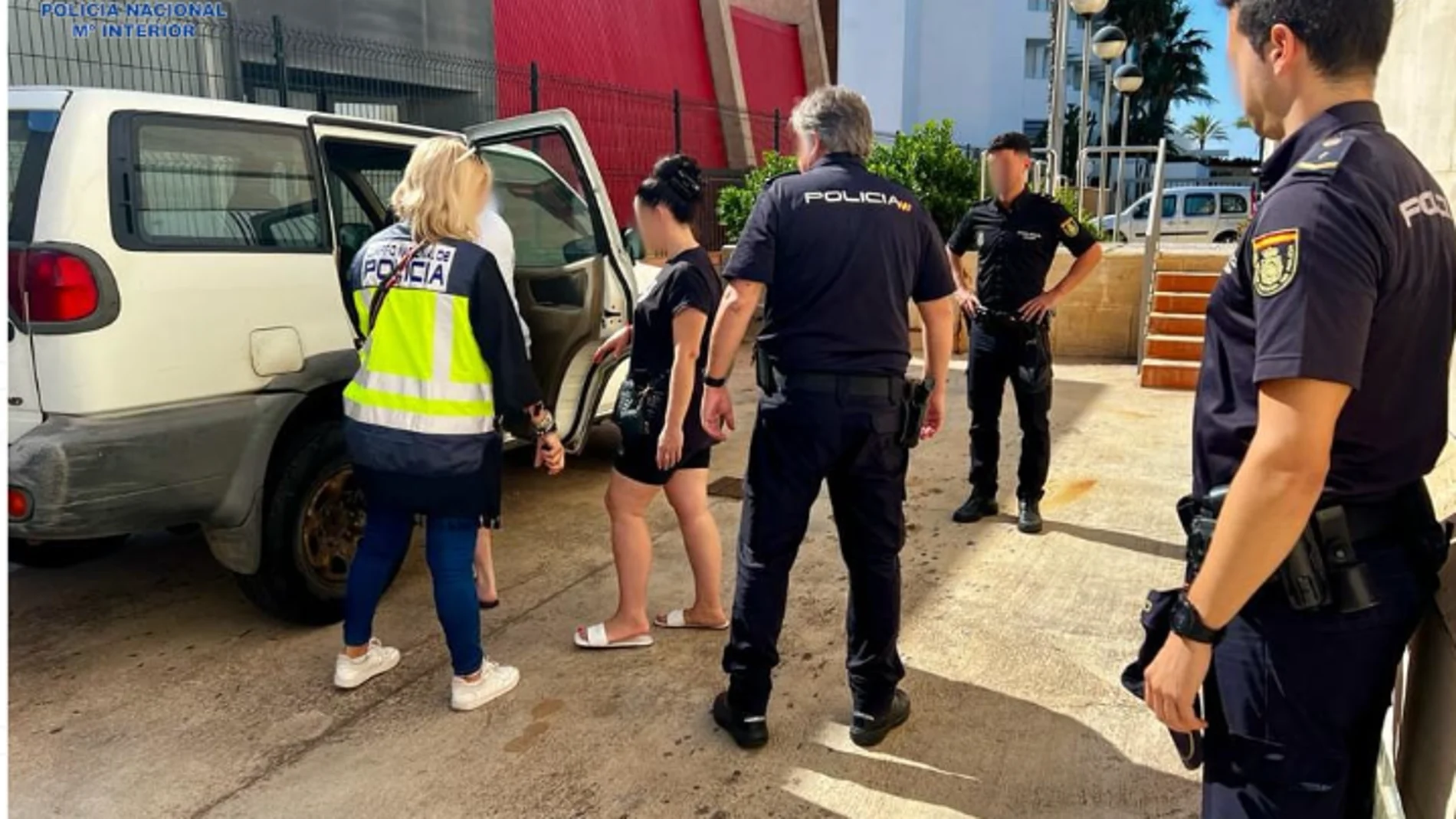 Un momento de la detención de los agresores