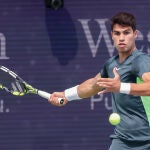 Tenis.- Carlos Alcaraz solventa con comodidad su estreno en el Masters 1.000 de Shanghái