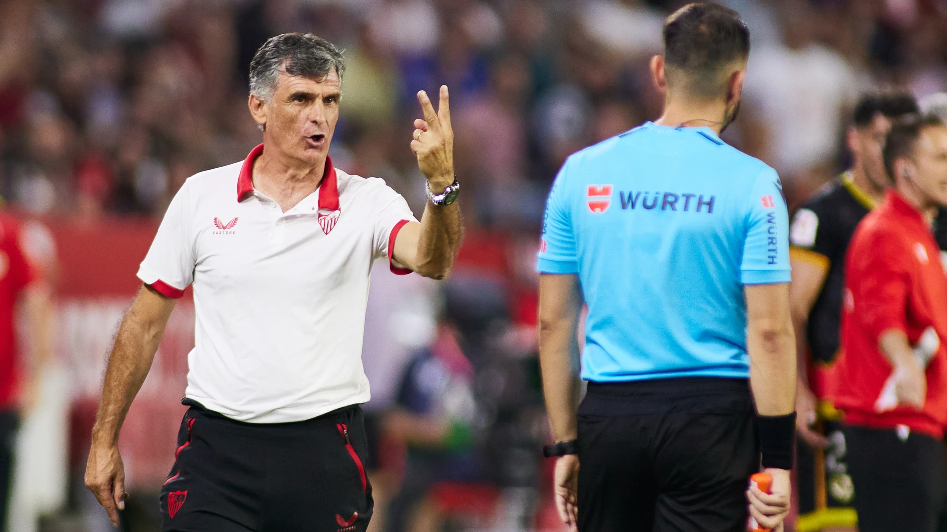 Jose Luis Mendilibar, head coach of Sevilla FC, protests during the Spanish league, LaLiga EA Sports, football match played between Sevilla FC and Rayo Vallecano at Ramon Sanchez-Pizjuan stadium on October 7, 2023, in Sevilla, Spain. Joaquin Corchero / Afp7 07/10/2023 ONLY FOR USE IN SPAIN
