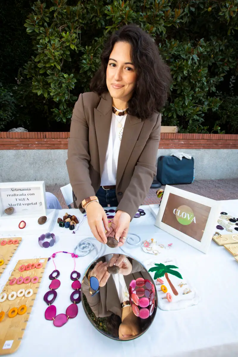 Milena Clova, artesana de joyería. © Jesús G. Feria.