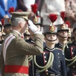 El rey Felipe VI preside la ceremonia oficial en la que la princesa de Asturias, Leonor, ha jurado bandera con el resto de los cadetes de su curso, este sábado en la Academia General Militar de Zaragoza. 