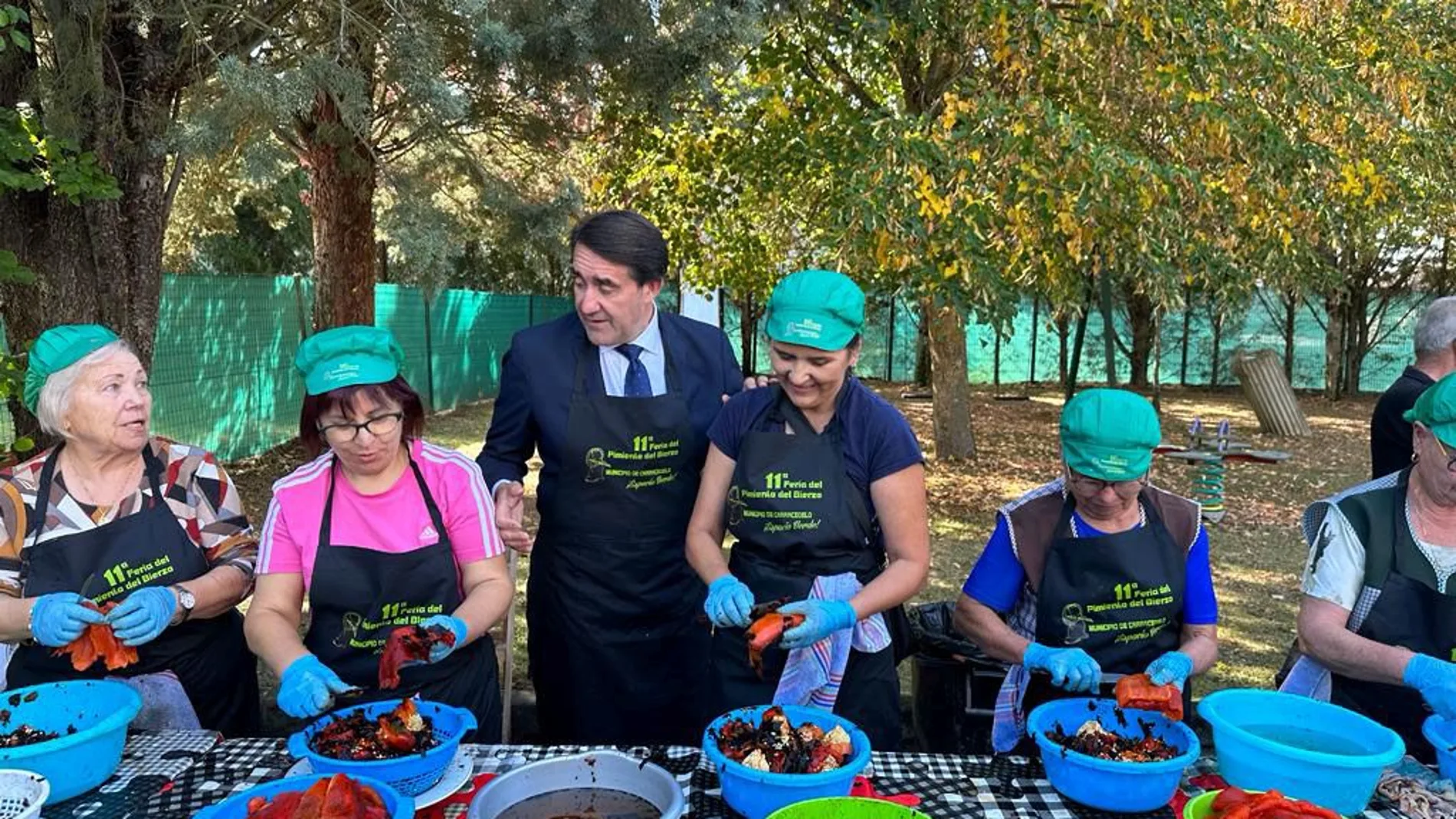 El consejero de Medio Ambiente, Ordenación del Territorio y Vivienda, Juan Carlos Suárez-Quiñones, participa en la Feria de la Fruta y la Hortaliza de Carracedelo (León)