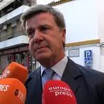 Cayetano Martínez de Irujo rompe con su familia en el bautizo de la hija de los Duques de Huéscar