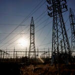 Economía/Energía.- El precio de la luz sube un 16% este lunes, hasta los 120,96 euros/MWh