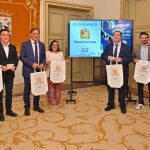 El alcalde de Salamanca, Carlos García Carbayo, presenta la iniciativa "SaldeCompras"