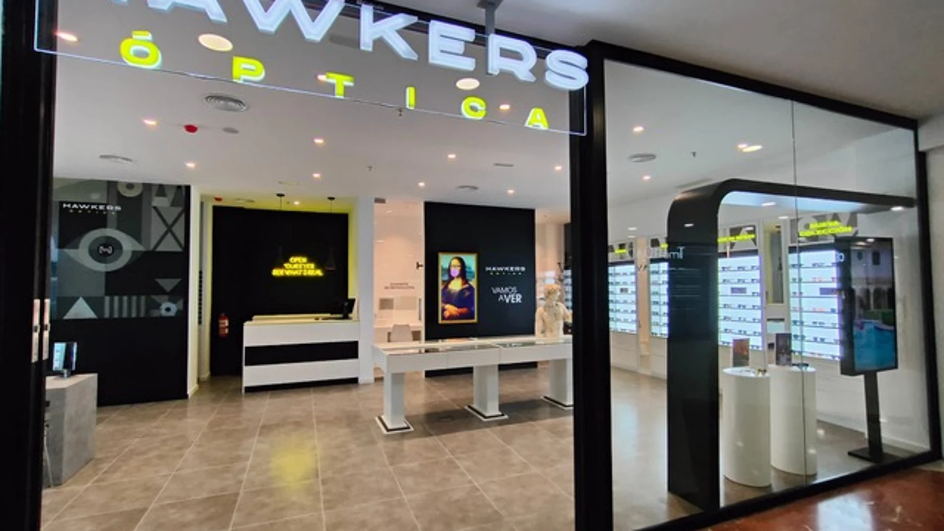 Hawkers inaugura una óptica en Bahía Sur
