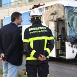 Tres fallecidos y dos heridos graves al ser arrollados por un autobús que perdió el control en la entrada de Cádiz