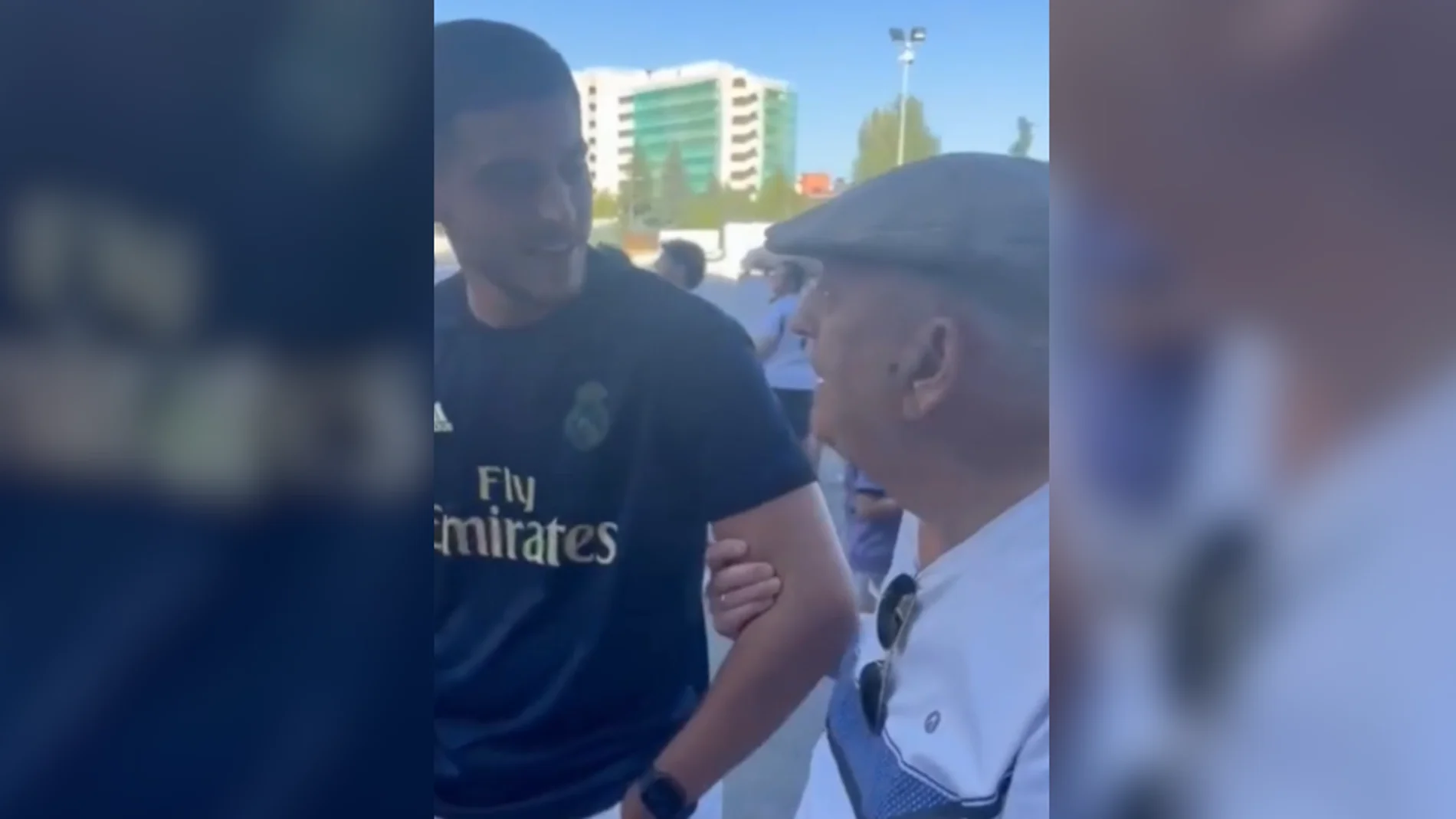 Nieto emociona a las redes al llevar a su abuelo de 86 años al estadio del Real Madrid