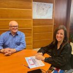 La directora general de Transportes y Logística, Laura Paredes, ha recibido la visita de su homólogo levantino, Manuel Ríos, para explicarle los detalles de un servicio pionero que presta el Gobierno autonómico desde el año 2004,