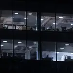 Trabajadores en oficinas de la zona financiera de Madrid